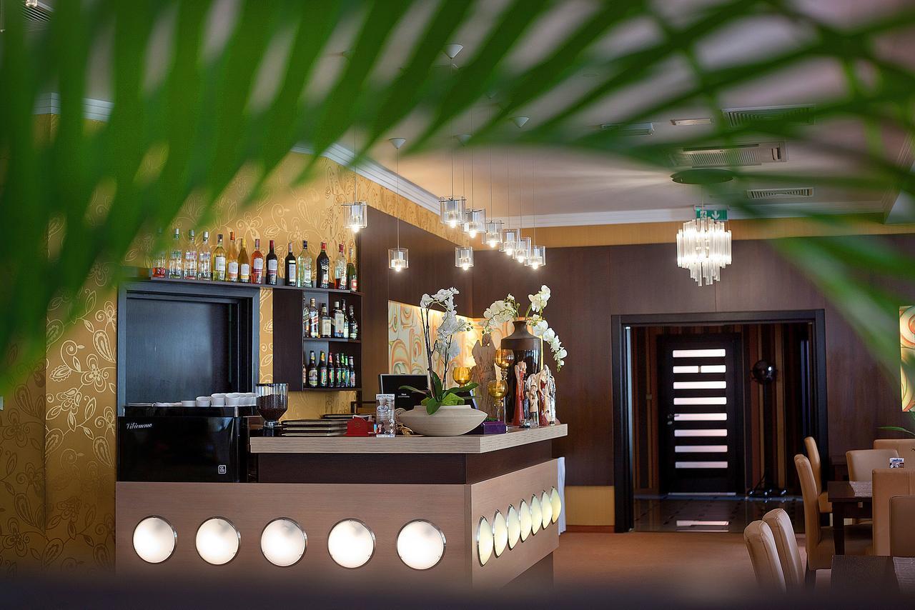 Hotel Restauracja Teczowa Luban Bilik gambar