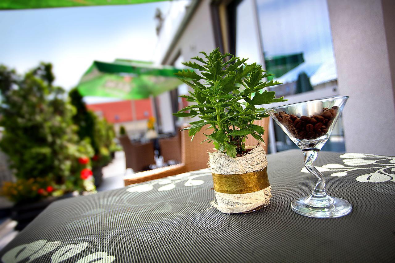 Hotel Restauracja Teczowa Luban Bilik gambar